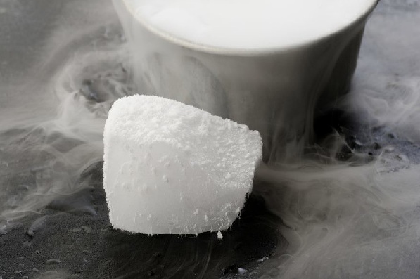 گاز کربنیک سرد، کاربردها و چالش‌ها